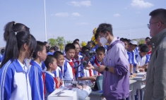无人机进校园，开启学生们的科技探索之旅 兰州新华科技进校园