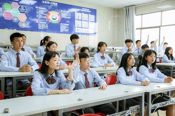 又一利好消息，教育部再发文：职业本科与普通本科证书效力同等！