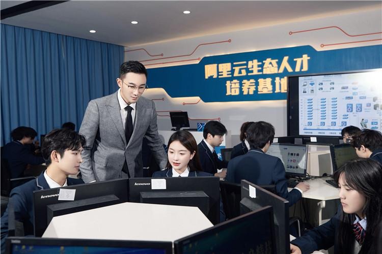 中考动向丨中考or学技术，成绩不理想初中生要做两手准备！?