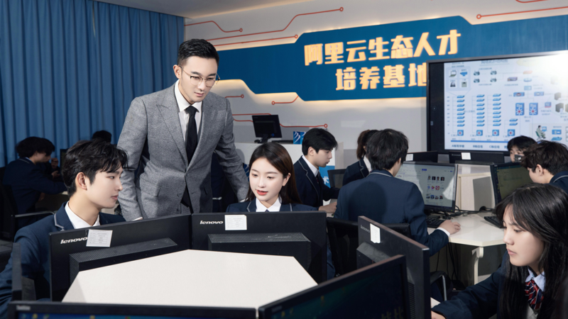 智慧城市部署与运维:阿里十年布局,新华这类人才正抢手