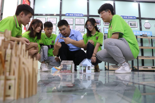 兰州新华互联网中职学校:培育“互联网+”技能人才