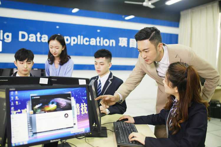 工作越来越难找?来兰州新华就对了,工作的事交给我们