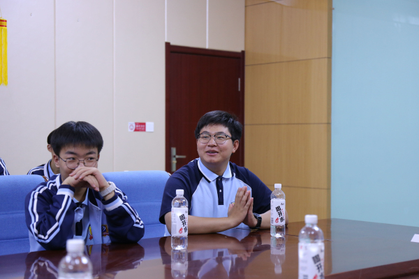 逐梦青春 展望未来——兰州新华新生座谈会
