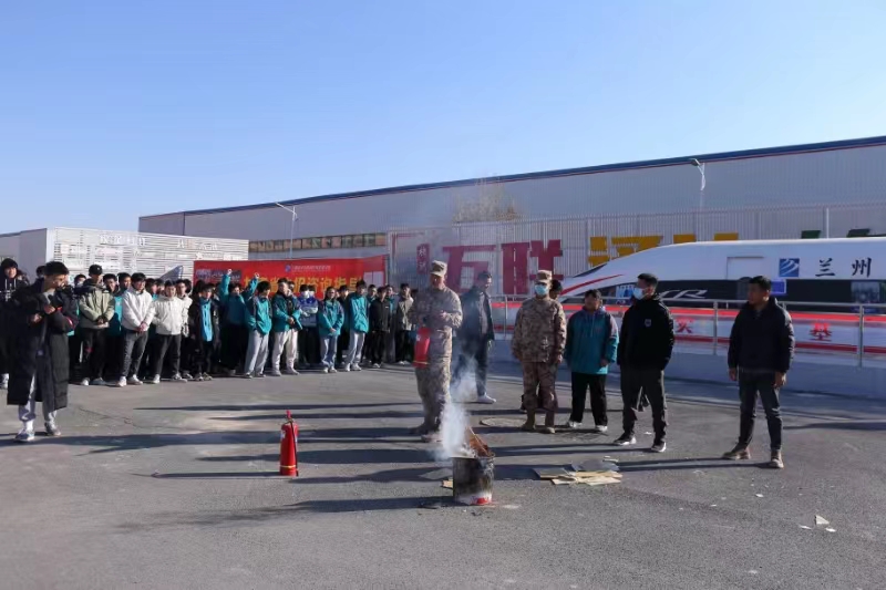 消防演练于“心”,防范未燃于“行 兰州新华互联网学校消防演练活动